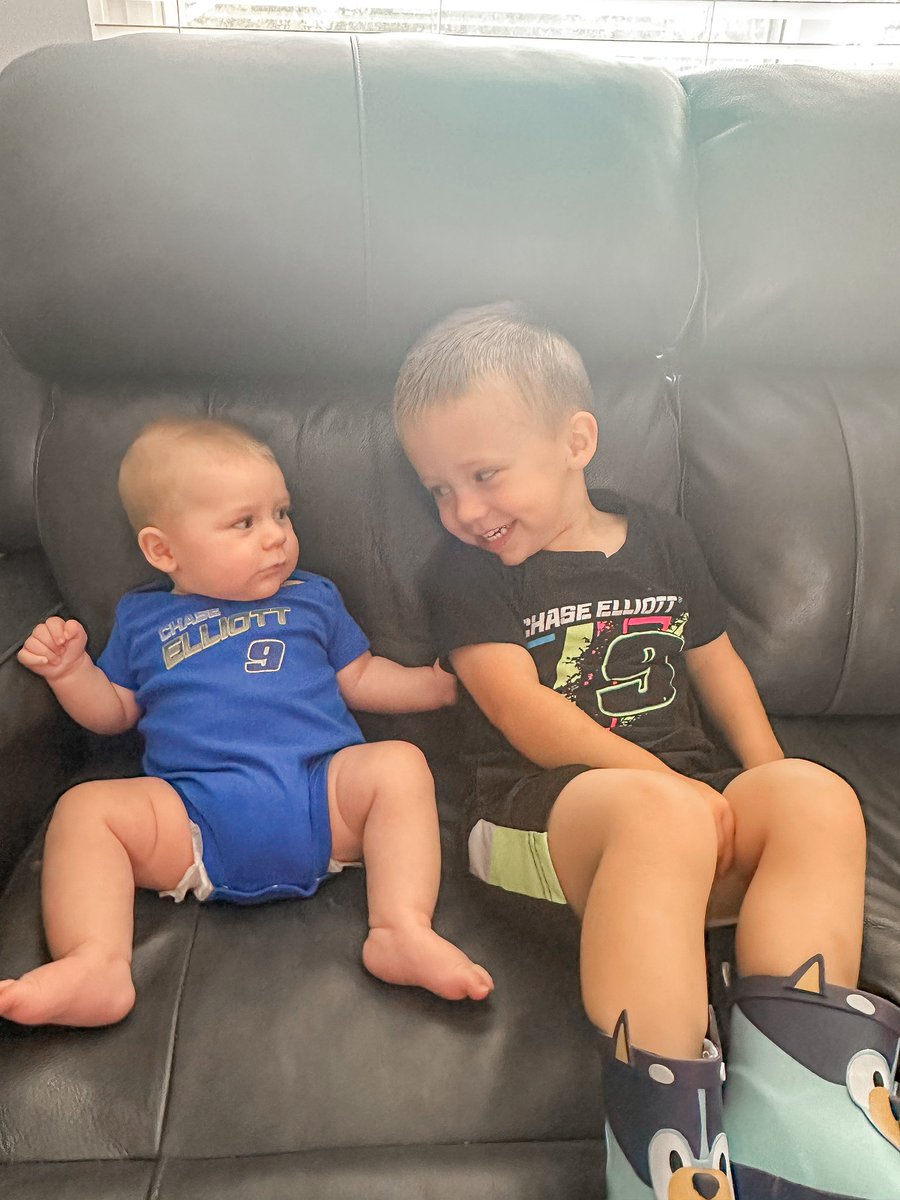 jenstarlinghart's tweet photo. Easton &amp; Lucas say Go @chaselliott 
@CElliottStore @TeamHendrick @Hendrick9Team @DAYTONA @NASCARONFOX https://t.co/F3hNS5aM2O