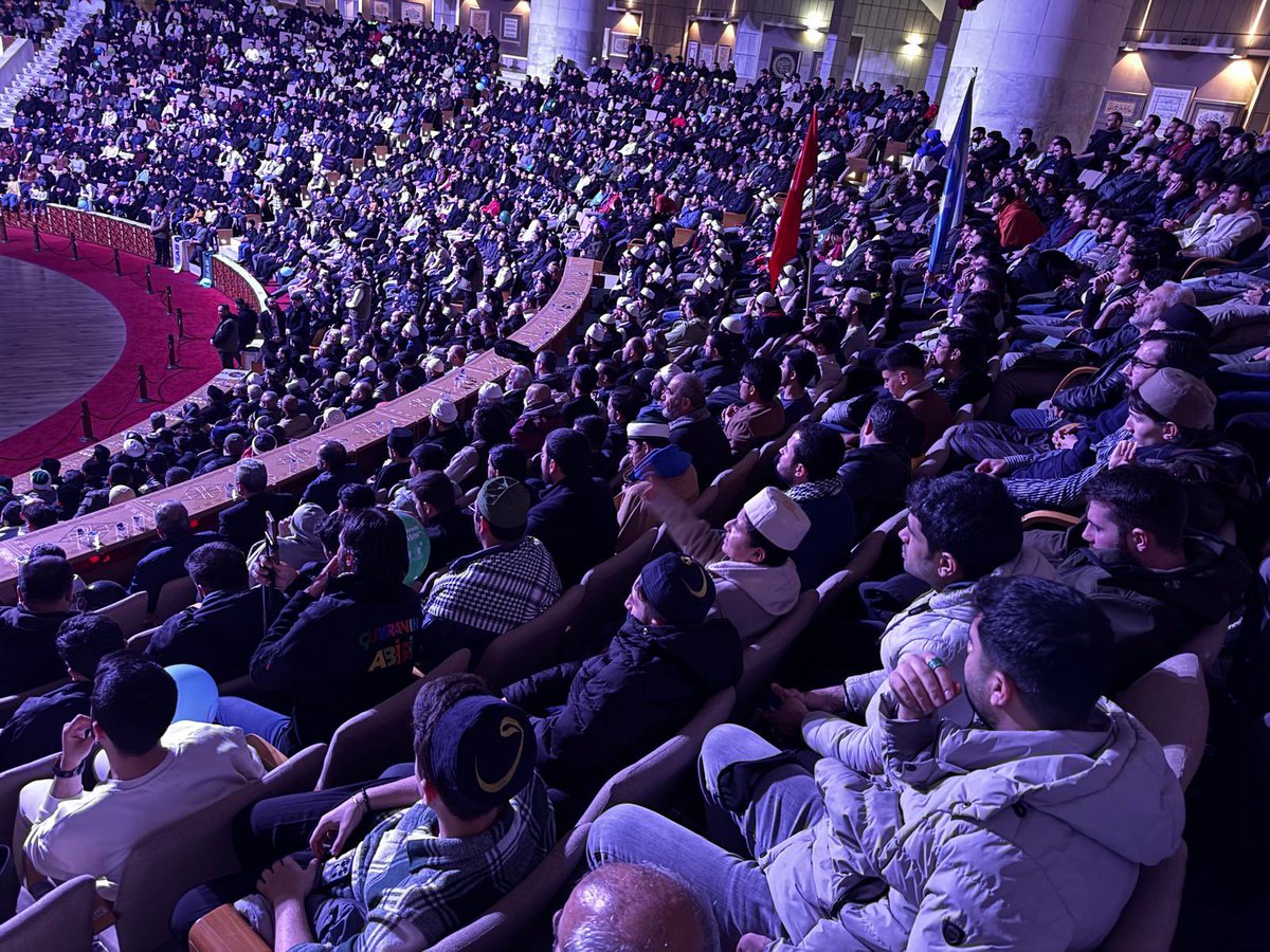 Konya’da kardeşlerimizle Allah yolunda cihadı ve şehadeti konuştuk.Ya Rabbi! İslam davasının müstesna şehri Konyayı, başta Mevlana Hzleri olmak üzere yerin altında yatan ulema ve evliyası,yerin üzerindeki muazzez müminleriyle ümmetin yeniden toparlanıp,kucaklaşmasına vesile eyle!