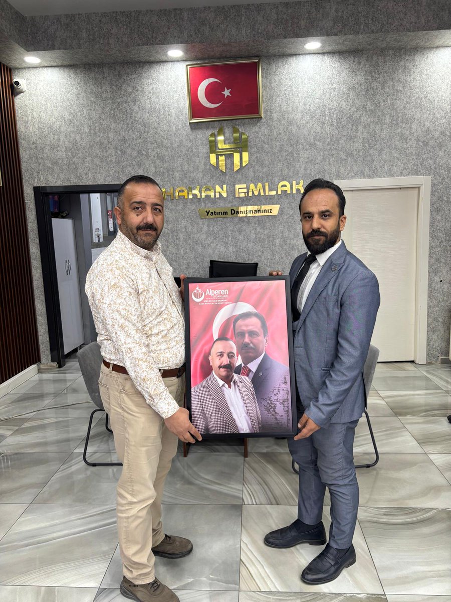 Alperen Ocakları Sincan İlçe Başkanlığı Olarak Geçmiş Dönem Büyük Birlik Partisi Sincan İlçe Başkanı Sn Hakan ZENGİN'i Ocağımıza Yapmış Olduğu Katkı Ve Desteklerinden Dolayı Teşekkür Ziyaretinde Bulunup Hediye Takdim Ettik Kendisine İlgi Ve Alakalarından Dolayı Teşekkür Ediyoruz