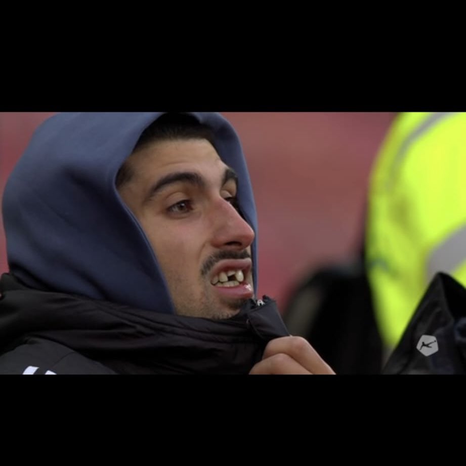 GrenAvery's tweet image. Après le doigt de Paulo Diogo à Schaffhouse, la chicot d’Antunes au Letzi!

On aimerait surtout qu’ils posent leurs couilles une bonne fois pour toute bordel. C’est quoi cette mi-temps immonde les gars?!