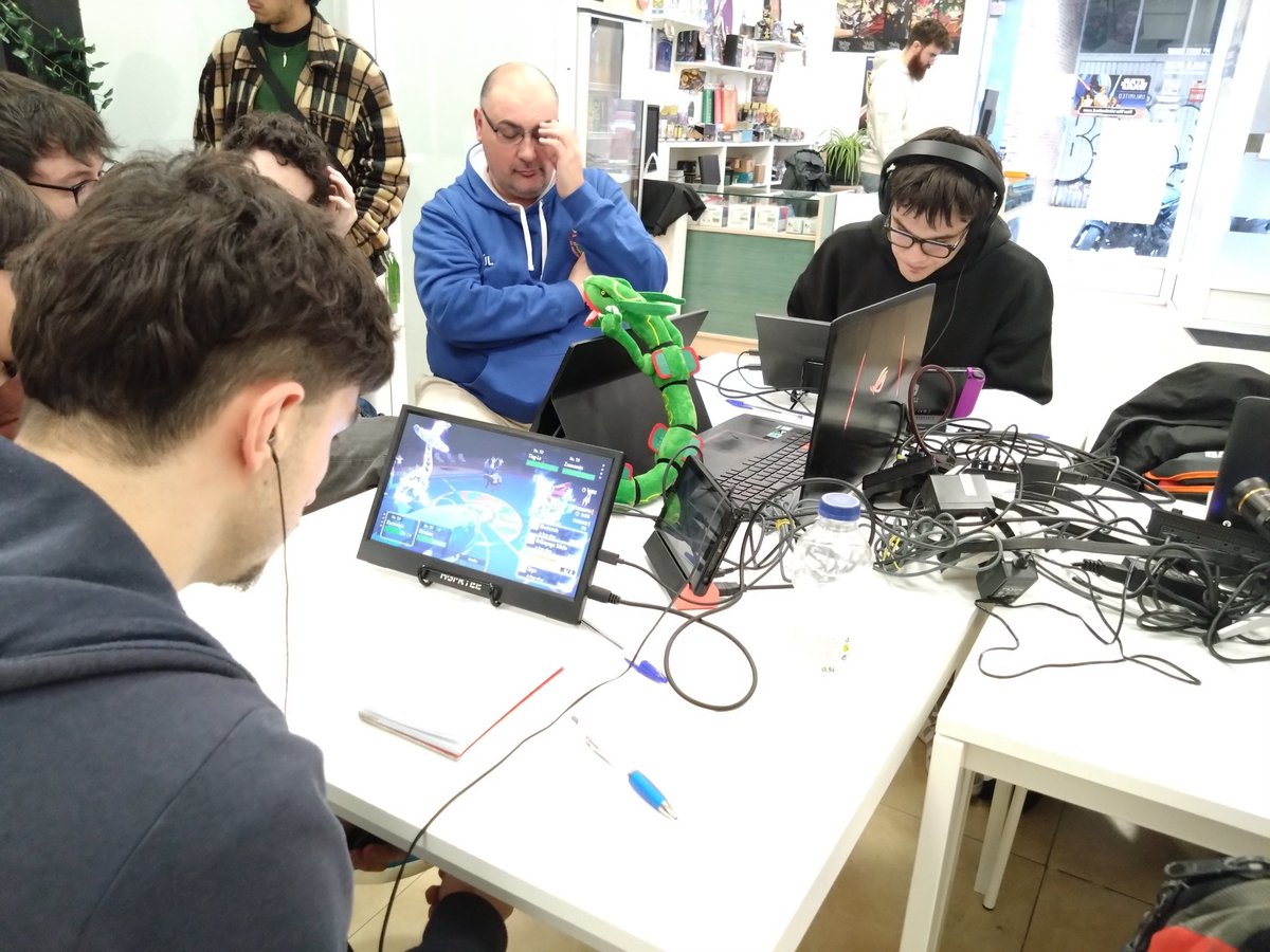 Imágenes de la final entre <a href="/JanoPkm/">SNV | JanoVGC</a> y <a href="/Kera__99/">Kera</a>