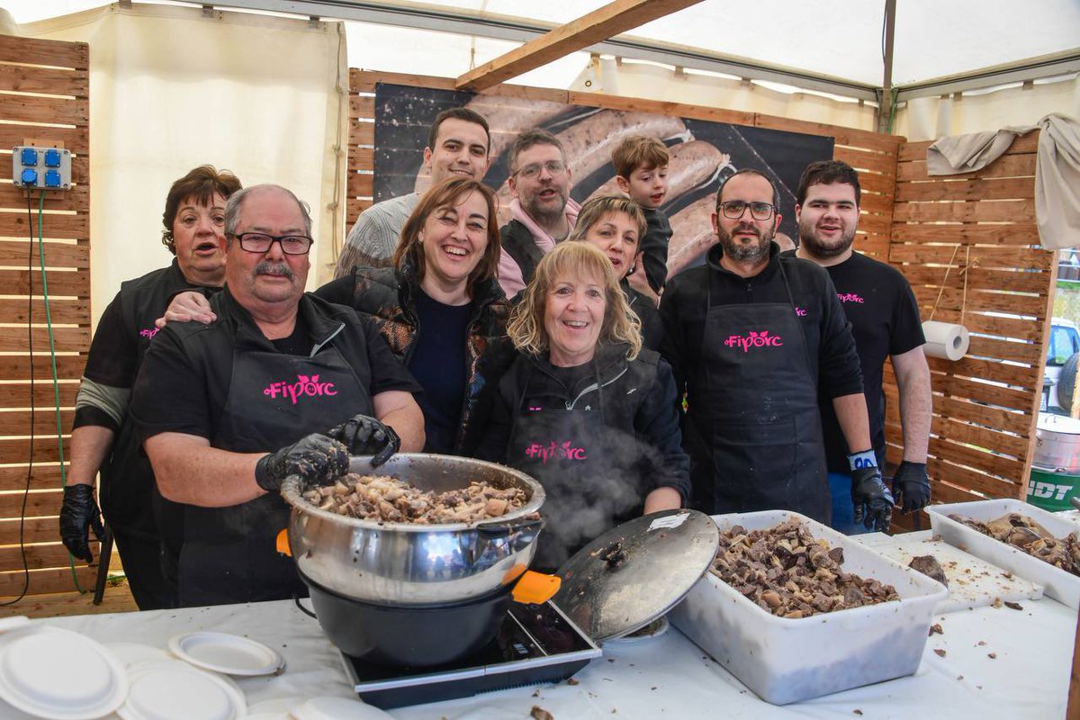SilviaPaneque's tweet photo. Economia, tradició i cultura gironina prenen forma en iniciatives com @Fiporc , una fira que posa en valor el sector porcí i el seu paper clau al territori. https://t.co/NjsbNbIODP