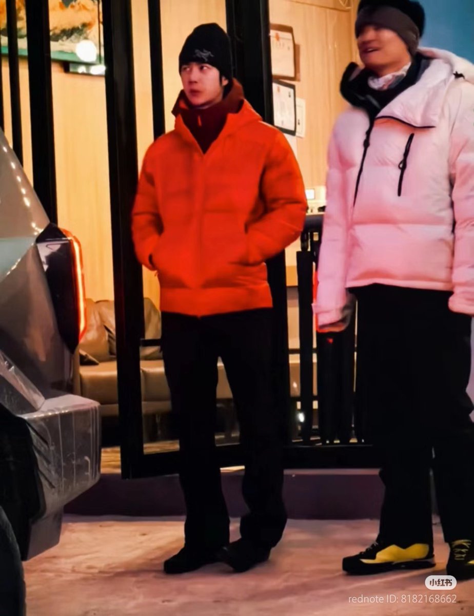 Wang Yibo • 王一博 • WYB 💚 Rose tweet media