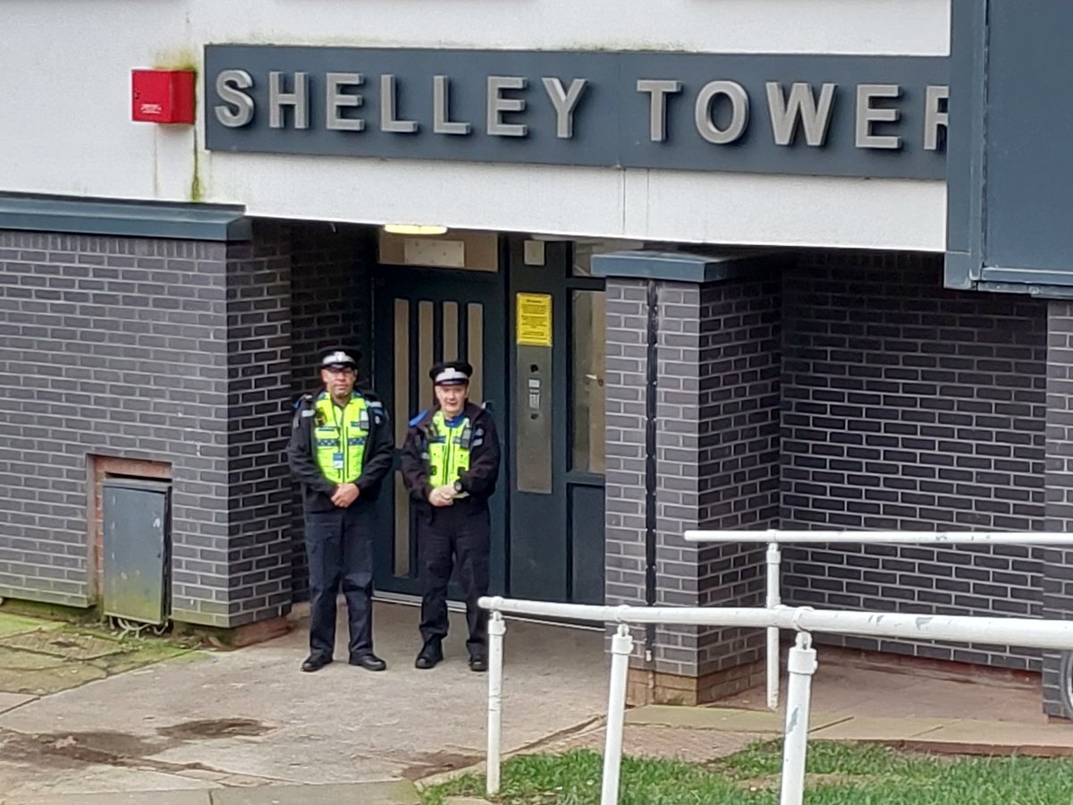 Officers out patrolling Shelley Tower and Browning Tower reassuring our community and building good community relations
#KeepTheCommunitySafe 
32237