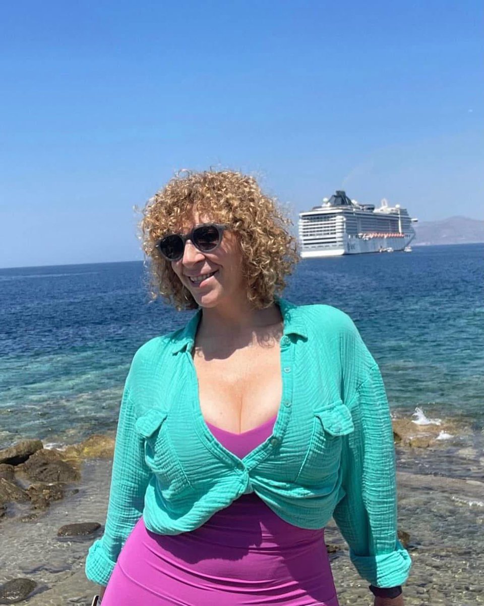 ellenahansane's tweet photo. just want someone to like this post, Repost and tell me I’m pretty. I have a special present just for you darling 💋 🎁 https://t.co/X3ajoUov7v