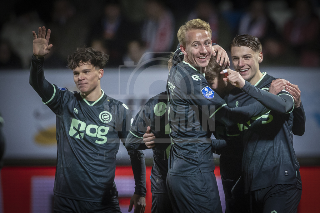 jwphotografienl's tweet photo. Wat een lekkere avond was het in Tilburg #wilgro
Willem_II - @fcgroningen 1-3 https://t.co/JMa9Lpci9A