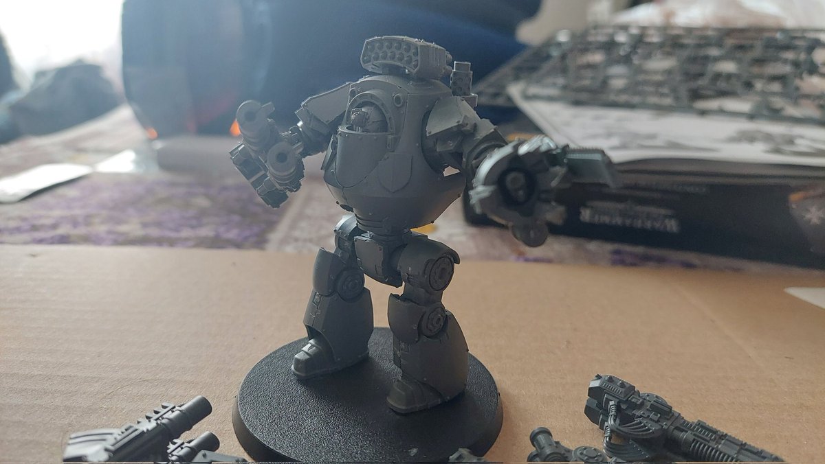 Since some people actually liked it on Blu sky, Imma share this here too (do excuse the quality I am no pro)
The Venerable Dreadnought of the Cult Hunters (my Chapter), Vehetrus!
#warhammer40k  #miniatures