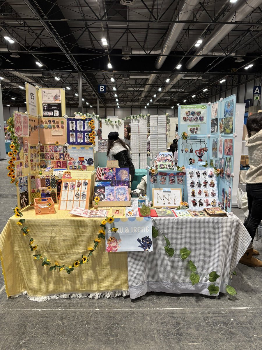 Hola me acaban de robar en <a href="/Japan_Weekend/">Japan Weekend</a> unos 400€ en metálico stand NC95 P3.
Ha sido hace unos 20min y justo cuando acababa de llegar de dar una vuelta.

Vengo de Barcelona y este dinero era muy importante para mi.
+
#JapanWeekendMadrid #JWArte