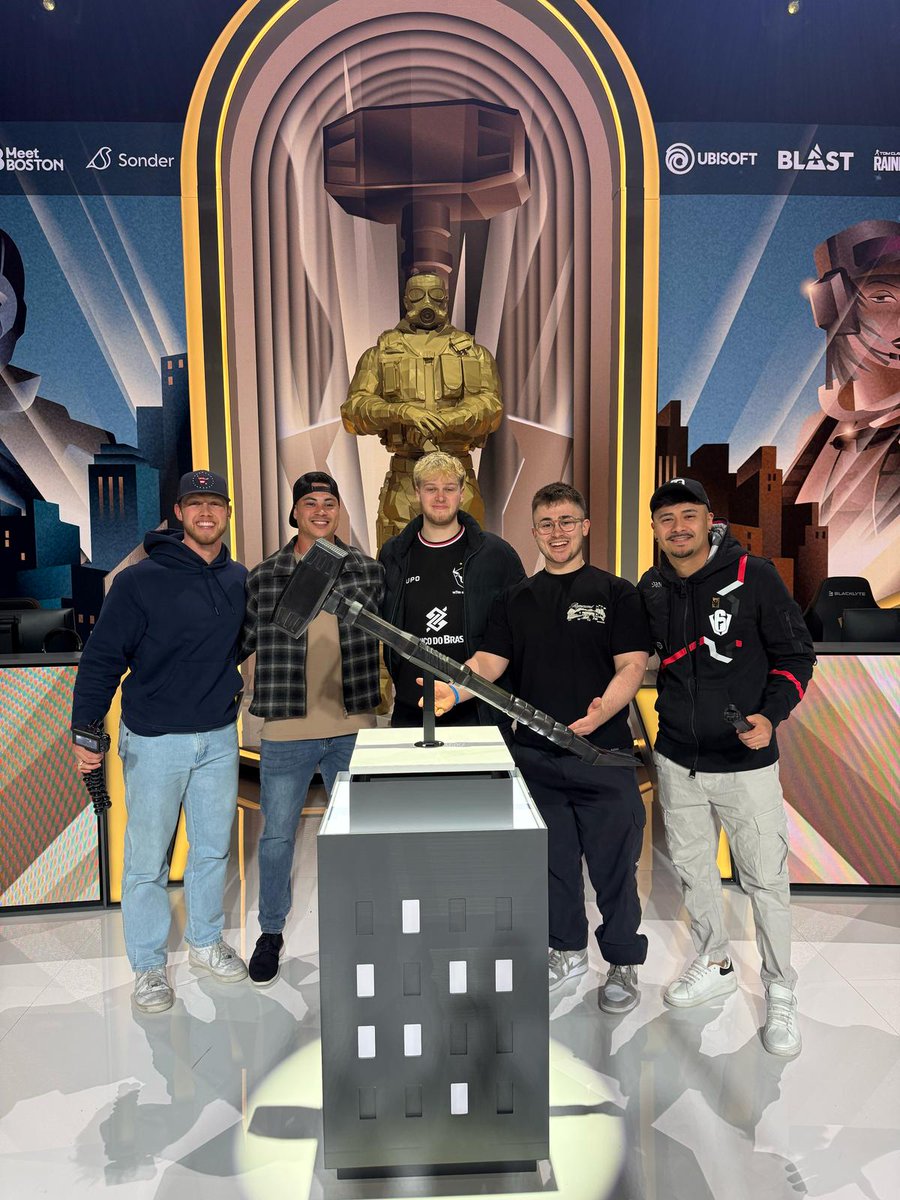 IN ONE HOUR.
MAIN STAGE.
CREATOR SHOWMATCH.

Unfortunately I'm teammates with one of these guys...😮‍💨

Tune in to the official R6 stream to watch #SixInvitational #SI25 #ad