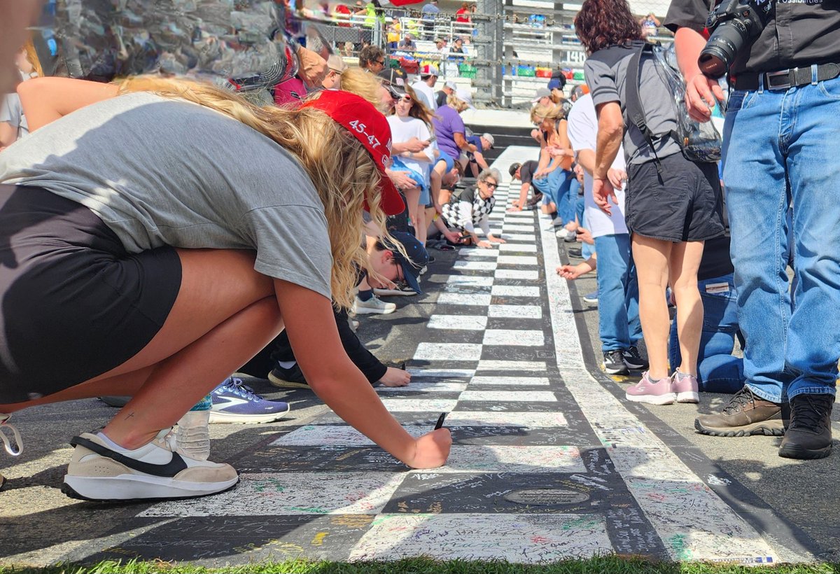 I'm SaraJ tweet media