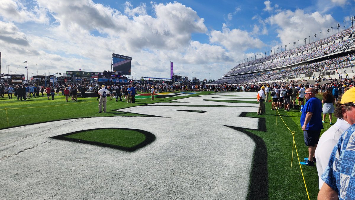 I'm SaraJ tweet media