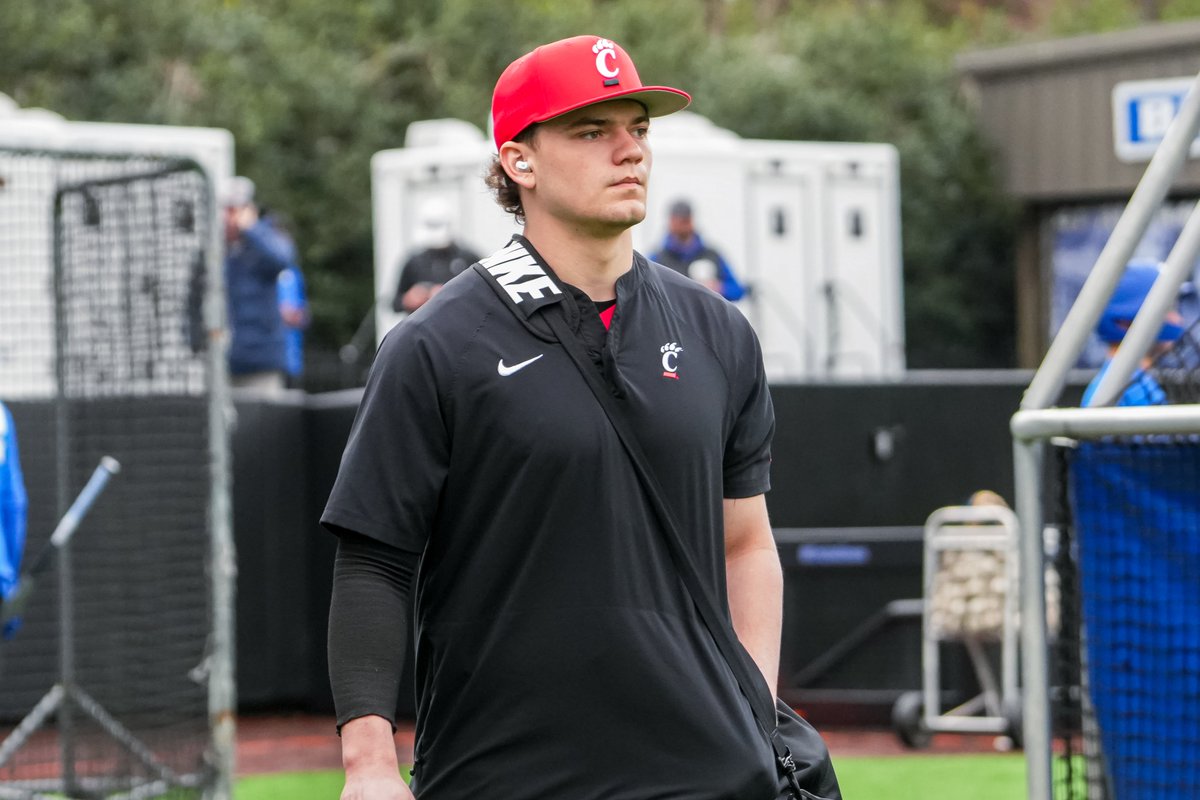 GoBearcatsBASE's tweet photo. Back at the ballpark.

#Bearcats | #TenGames https://t.co/ejM5SmyVSu