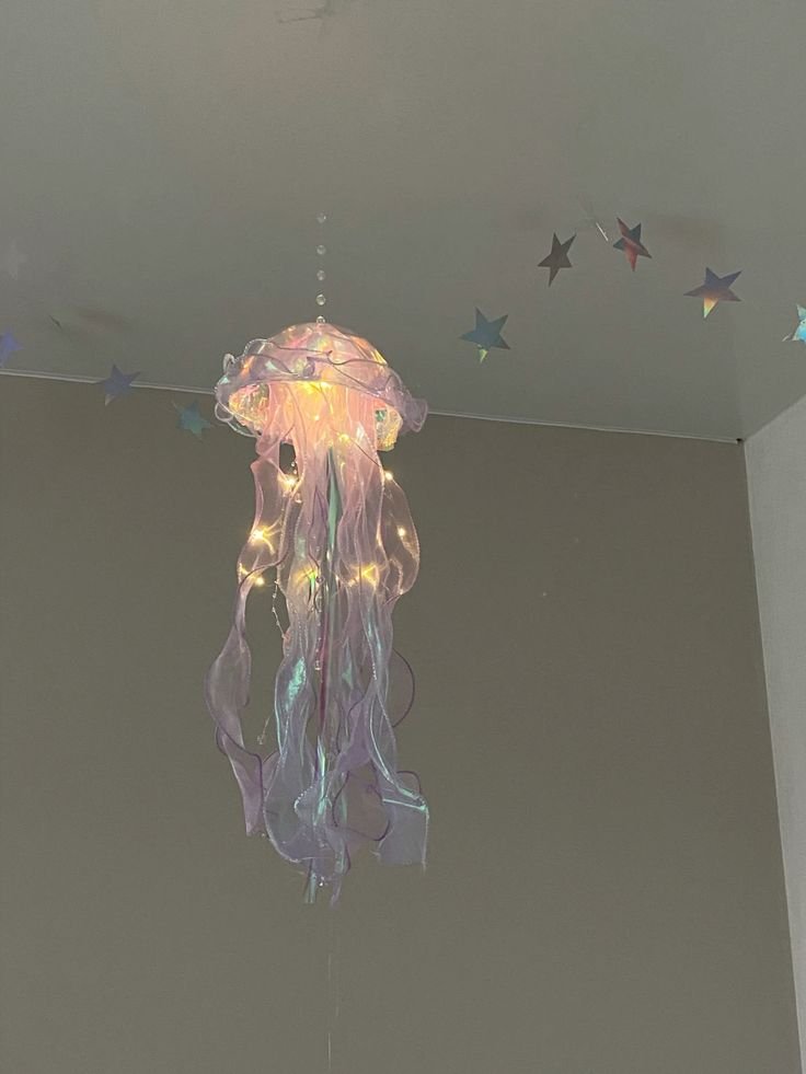 lavieestbelIe's tweet photo. Iridescent jellyfish lights 🪼 https://t.co/NmQ9QggGFn
