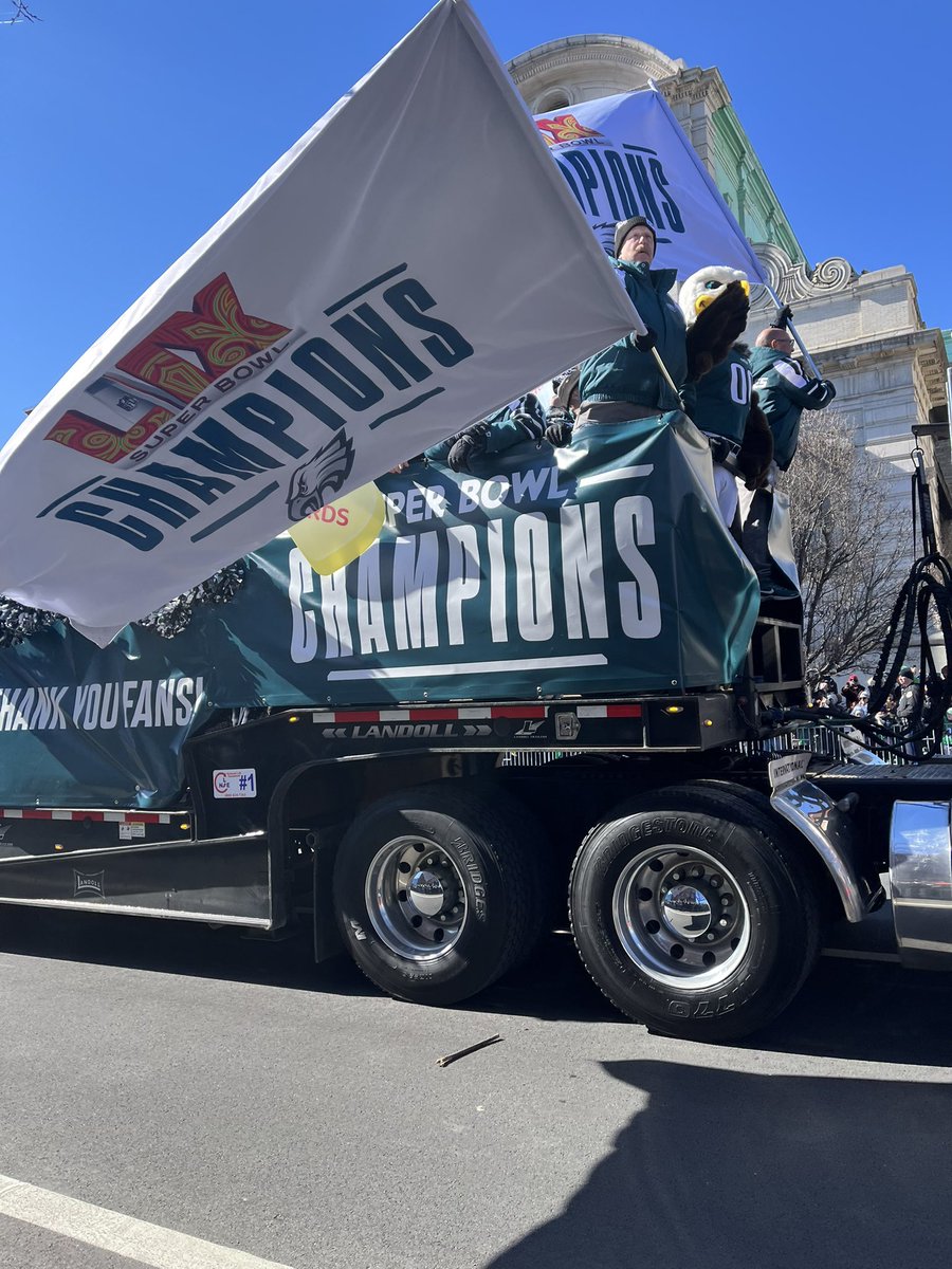 rebthiel's tweet photo. In the last 2 weeks, I:
1. Attended Super Bowl Opening Night in NOLA
2. Witnessed the best Super Bowl ever and saw the Birds WIN BIG 
3. Attended the Super Bowl parade with my dad, my go-to guy for talking Birds
 
Best 2 weeks of my life, proud to be an eagles fan, GO BIRDS 🦅 https://t.co/a9ahJZq0ds