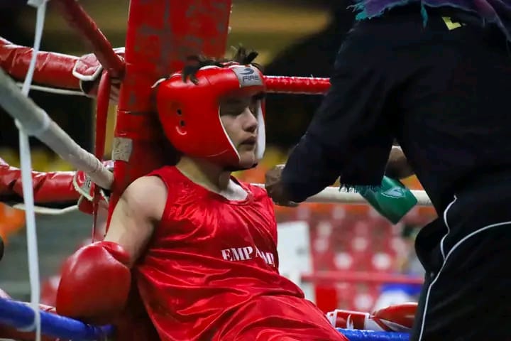 En estos momentos, los jóvenes empalmenses Francisco Mungarro (60 kg), Gabriel Castro (52 kg) y Aylin Martínez (48 kg) están disputando la gran final de boxeo en el CUM, dentro de los Juegos Estatales CONADE.

Desde Empalme, les enviamos toda nuestra energía y apoyo.