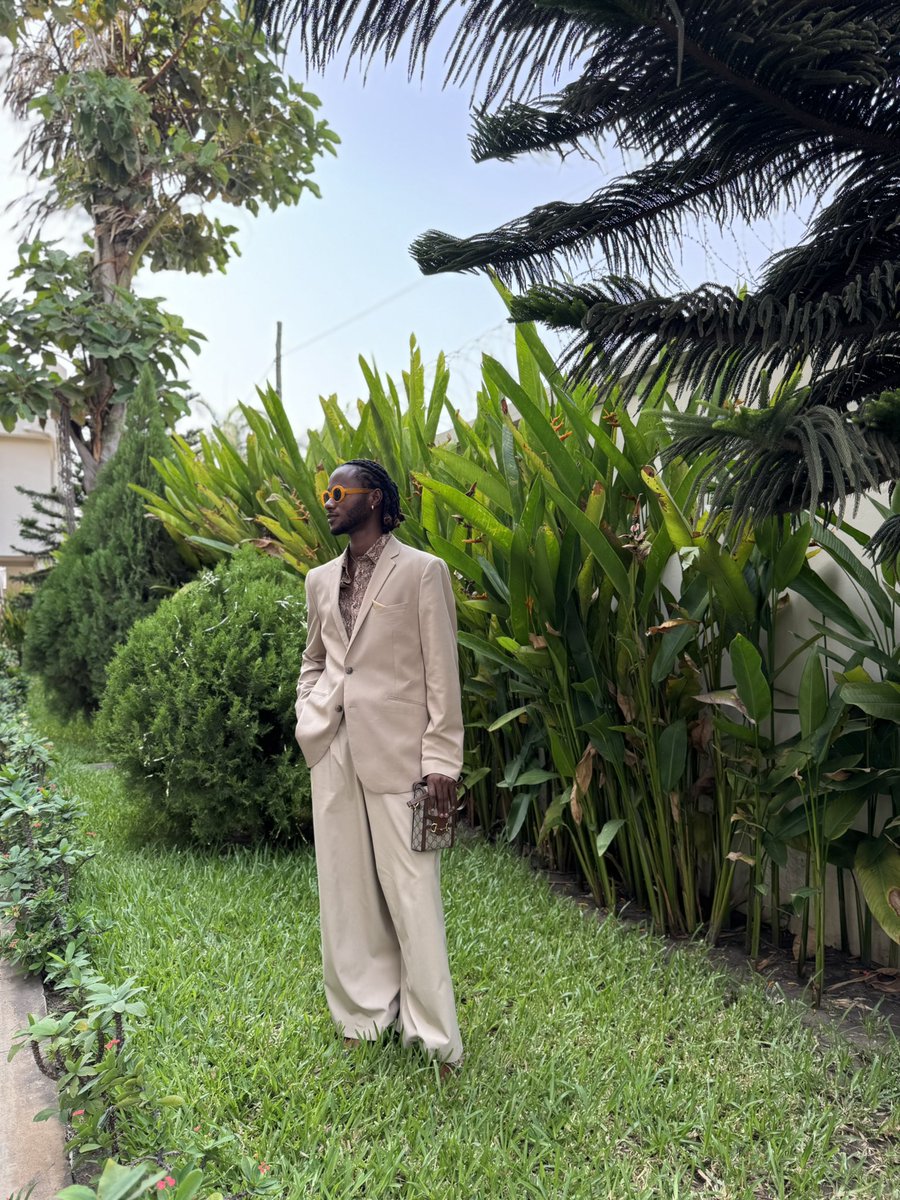 EkowBarnes's tweet image. Celebrating love in earth tones with your favorite guest! ♥️⛪️💍 

What a beautiful weekend honouring the Udehs! 🤎🎊 Cheers @chukwuthepainta &amp;amp; Carol ❤️🎉

#WeddingGuest