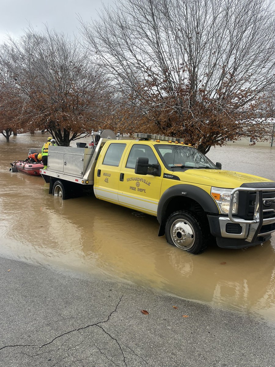CurtisVincent5's tweet photo. Busy morning @BeechBendPark evacuating a person trapped on his camper @joeimel @wxornotBG https://t.co/9kH9BJ2Uxi