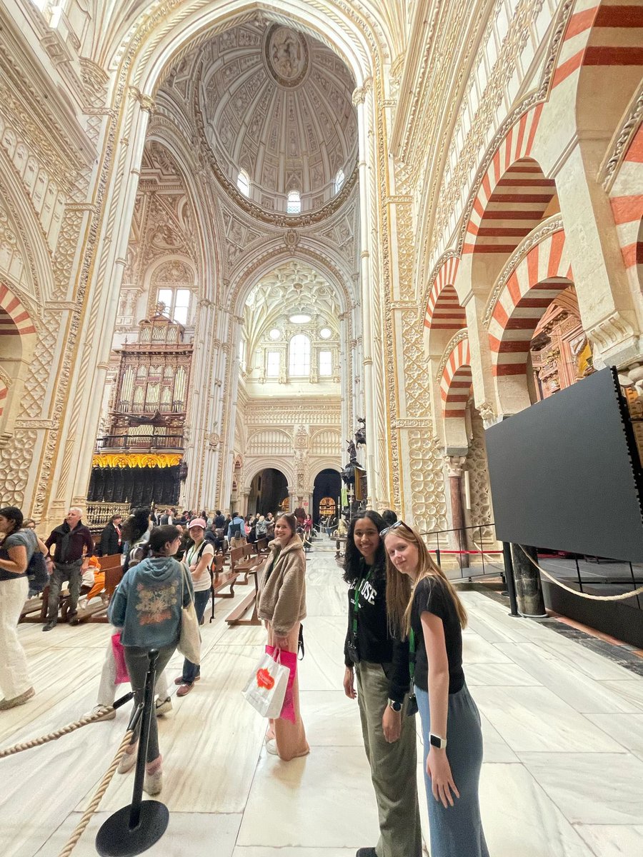 Today included a visit to La Mezquita de Córdoba for our <a href="/GordonsSch/">Gordon's School</a> students as part of their Spanish homestay trip! 🇪🇸♥️🇬🇧 #learnspanish