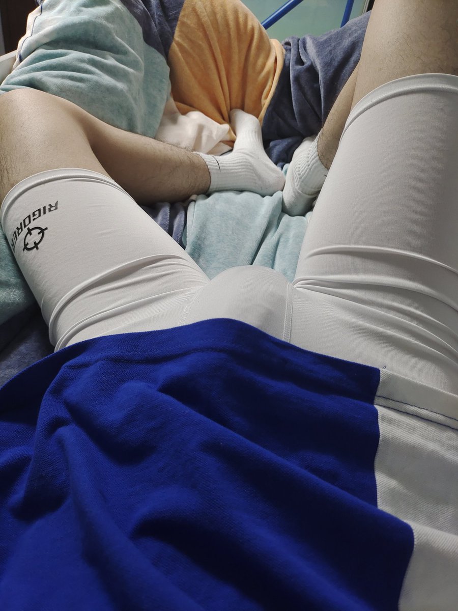 校服白袜好看捏😋
#白袜 #校服 #男大