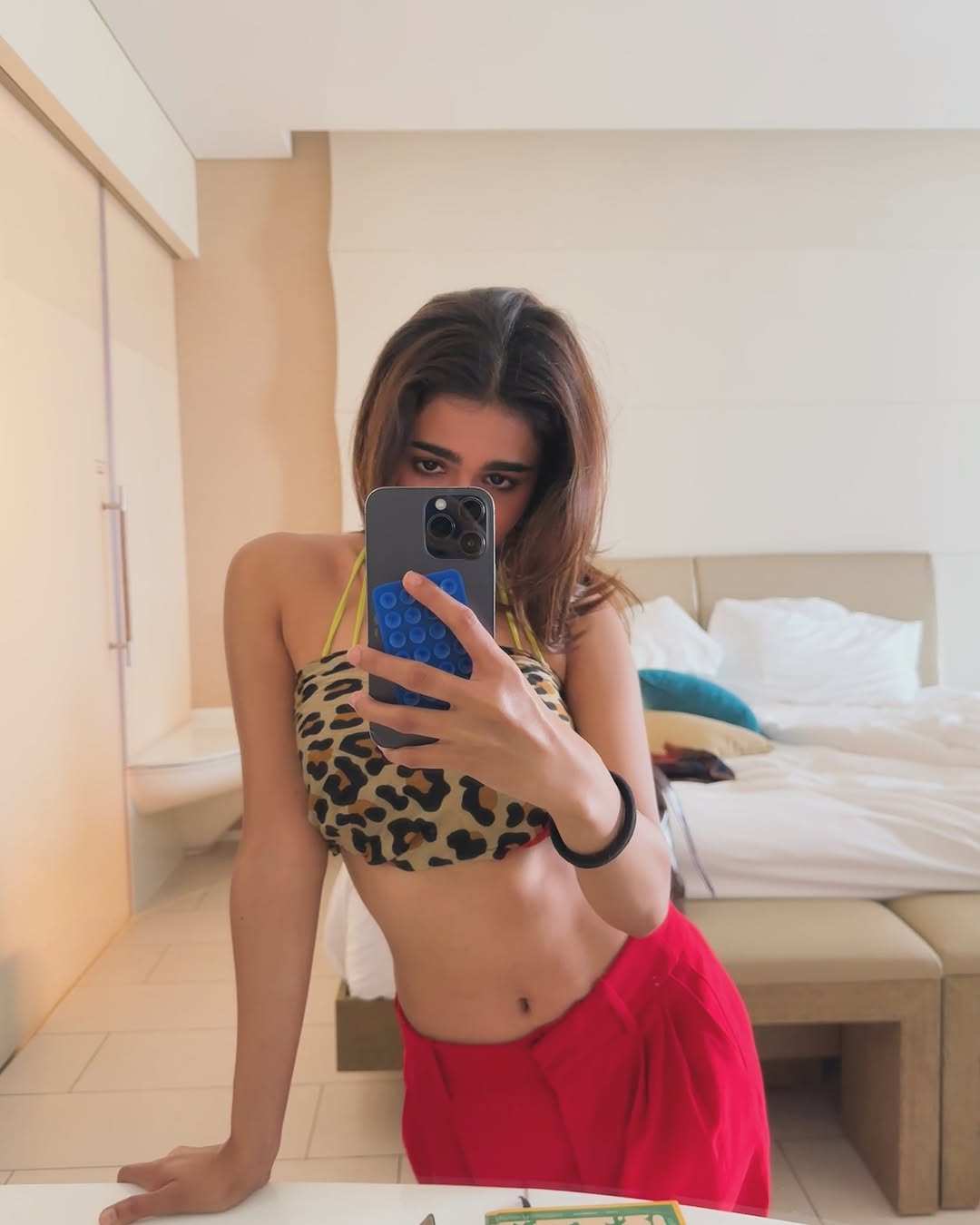 Gj7MCywWAAEnCiH?format=jpg&name=large