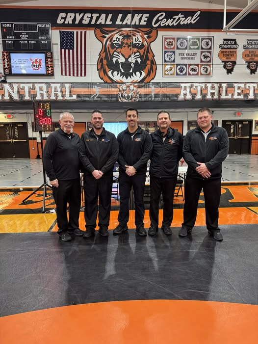 petersenkid2's tweet photo. 2025 IHSA 2A Sectional Crew https://t.co/l9Lqm4F5Oi