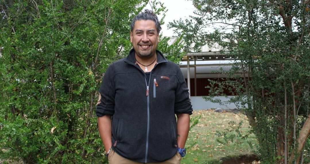 Como equipo de #SaludPúblicaComunitaria, con mucha tristeza, nos sumamos al enorme pesar por la partida de nuestro amigo, colega y compañero Rolando Díaz Fuentes; educador y ambientalista mapuche. Descansa en paz y que tu legado trascienda con la misma pasión de tu corazón.