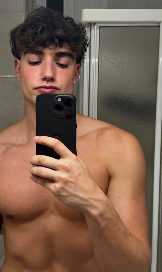 ᅟ
⠀⢀⡤⣄⡀⠀⠀⠀⠀⠀⠀⠀⠀⠀⠀⠀⠀
⢠⡏⠀⠀⠳⡄⠀⠀⠀⠀⠀   ⣀⣀⣀⠀⠀⠀ 
⢸⠃⠀⠀⠀⢿⠀⠀⠀⠀  ⣼⠃⠀⠘⢧⠀⠀
⢸⡆⠀⠀⠀⠸⡆⠀⠀   ⣸⠃⠀⠀⠀⠈⢧⠀
⠈⣇⠀⠀⠀   ⣧⠀   ⠀⡏⠀⢦⠀⠀⠀⠸⡆
⠀⢹⡀⠀⠀⠀⢸⠀     ⢸⠇⠀⠘⢧⡀⠀⣸⠃
⠀⠀⢳⠀⠀⠀⢸⡆     ⢸⠀⠀⠀⣼⠙⠋⠁