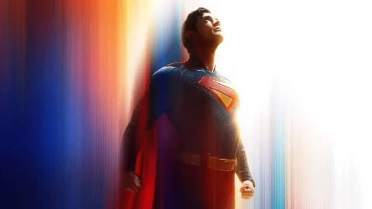 HeroesActu's tweet photo. L’année 2025 s’annonce d’ores et déjà comme étant une année majeure dans l’univers super-héroïque, avec de nombreuses sorties attendues tant du côté de Marvel que de chez son concurrent direct. De plus, l’univers de The Boys n’est pas en reste, avec le retour d’une de ses séries phares. 

Voici notre retour sur les principales sorties prévues pour cette année.

Marvel continue d’élargir son univers cinématographique et télévisé avec plusieurs titres majeurs en 2025. La saison a commencé avec Your Friendly Neighborhood Spider-Man, qui est arrivé le 29 janvier sur Disney Plus.

Le mois de Février a été marqué par la sortie de Captain America : Brave New World, suivi de près par Daredevil : Born Again, dont la diffusion débutera le 5 mars.

En avril, Thunderbolts* fera son arrivée au cinéma le 30. Ensuite, c’est Ironheart qui sera disponible à partir du 24 juin sur Disney Plus. 

Le 25 juillet, Les Quatre Fantastiques : Premiers Pas marqueront le grand retour de la première famille Marvel sur grand écran, accompagné d’Eyes of Wakanda, prévue pour le 6 août sur Disney Plus. 

La fin d’année 2025 marquera l’arrivée de Marvel Zombies* prévu en octobre, suivi de Wonderman* en décembre. 

Du côté de DC, 2025 s’annonce tout aussi palpitante. En janvier, la saison 5 de Harley Quinn as commencée sa diffusion à partir du 16 sur la plateforme MAX, avec un rythme de diffusion d’un épisode par semaine. 

Le 9 juillet, l’été sera marqué par le retour de Superman au cinéma après 12 ans d’absence. Tandis qu’en août, Peacemaker* reviendra pour une nouvelle saison.

L’univers The Boys continue et 2025 verra le retour de la série dérivée Gen V* avec une saison 2 prévue en cours d’année.

* Dates encore à déterminer. (Sauf pour Thunderbolts* dont l’astérisque fait partie intégrante du titre.)