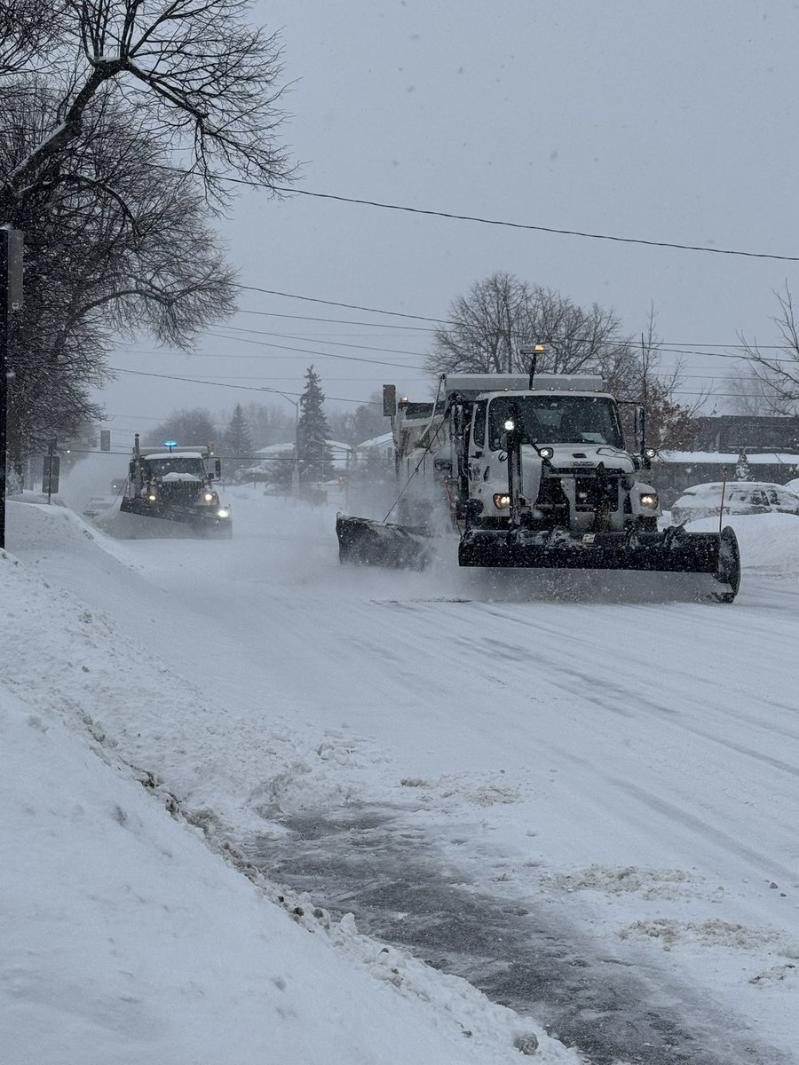 lady_jameson's tweet photo. Wow!  It feels like a long time since I’ve seen this much snow!  Shout out to our Halton Hills snow plow crew for keeping our main roads as clear as possible! 👏👏@_HaltonHills https://t.co/g4hDY8pIv3