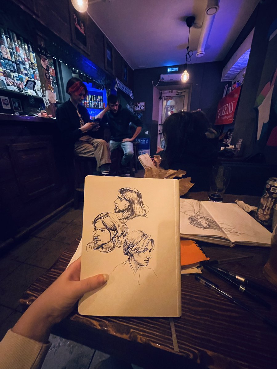 Sketching with friends🥰