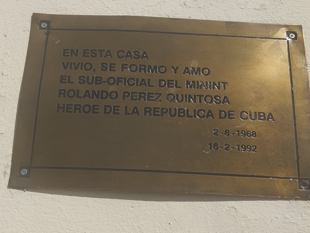 Recordamos con honor a los mártires de la Patria. Hoy #CubaViveEnSuHistoria por la valentía de Rolando Pérez Quintosa, quien falleció un día como hoy hace 33 años después de una tenaz batalla por la vida. Héroe de la República de #Cuba