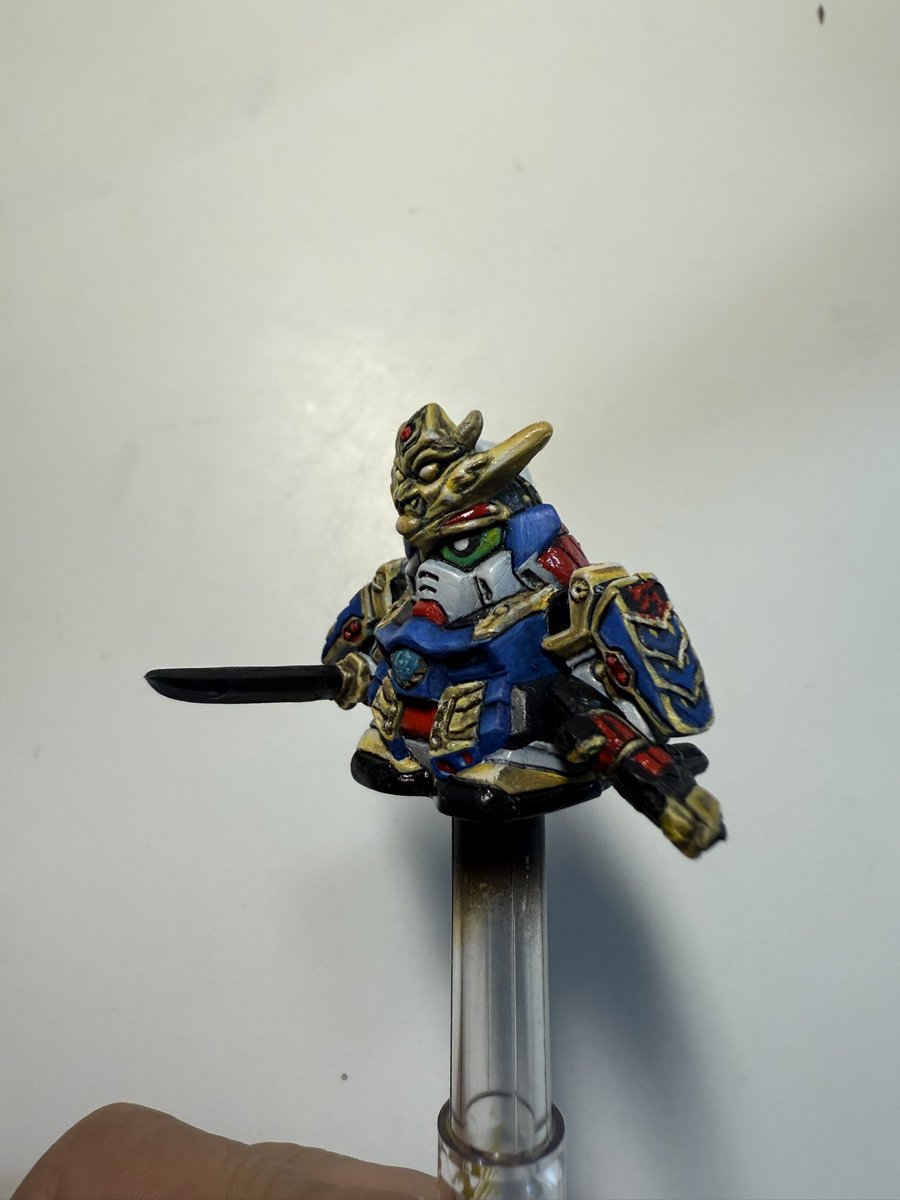 scarloks1's tweet photo. 武者荒烈驅主完成
每日少少進度，終於完成
心口粒寶玉和兩面甲荒、烈兩個字都幾難寫～～
#SDR #單色消 #ガン消し #bb戰士
#sdガンダム #荒烈驅主 #SD https://t.co/8VDjJa0rCg