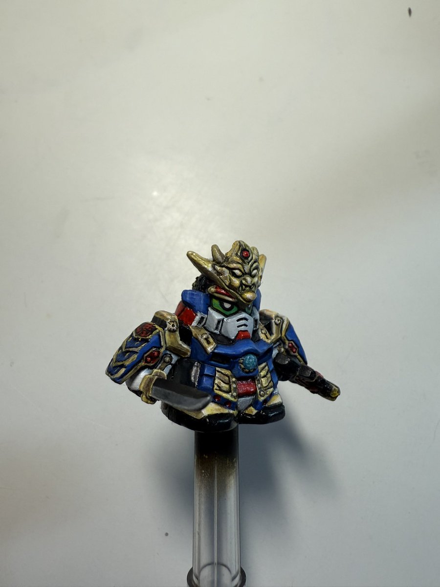 scarloks1's tweet photo. 武者荒烈驅主完成
每日少少進度，終於完成
心口粒寶玉和兩面甲荒、烈兩個字都幾難寫～～
#SDR #單色消 #ガン消し #bb戰士
#sdガンダム #荒烈驅主 #SD https://t.co/8VDjJa0rCg