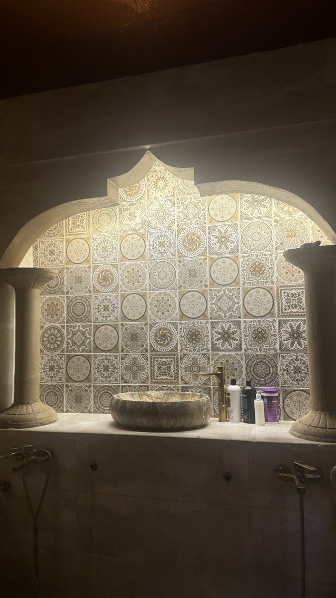 MeghyLost tweet media