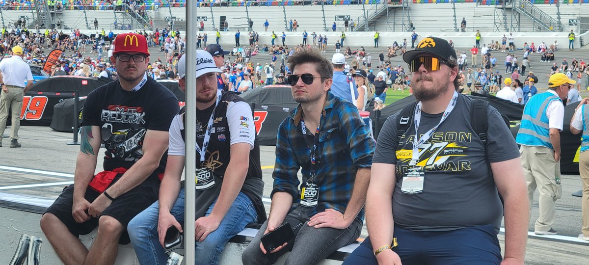 BottomSplit's tweet image. havin a blast