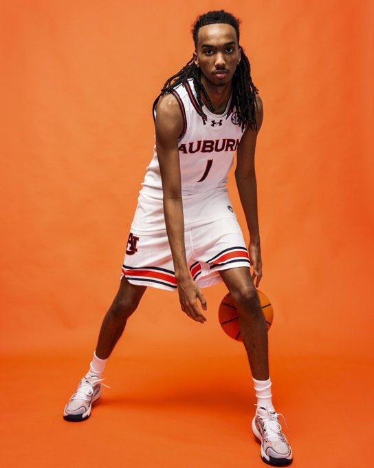 JUCOroundup's tweet photo. ✅ Abdul Bashir (@abdulxbashir) has committed to Auburn

6’7 So G Casper
25 PTS | 4 AST | 42% FG | 37% 3PT (11 ATT)

@CasperMBB @CoachTomParks @Deion813 https://t.co/8CZ1usfgR4