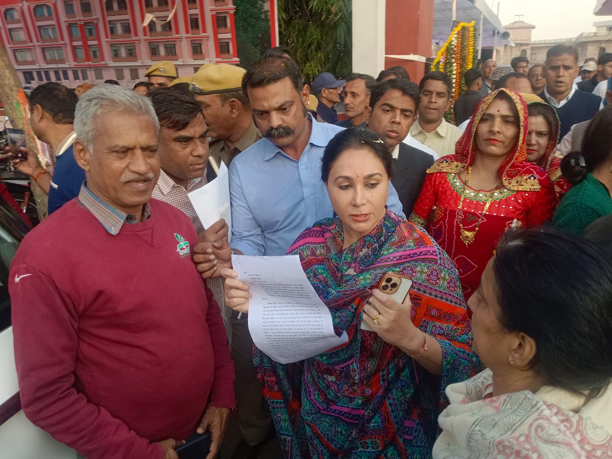 Sonam Swami (@sonamswami266) on Twitter photo दिया कुमारी के भाकव में आकर 5000 युवाओं के पेट पे लात किसने मारी
भजन लाल सरकार ने मारी
राज शक्ति का आधार है युवा
#युवा_मित्र_मांगे_न्याय
<a href="/BhajanlalBjp/">Bhajanlal Sharma</a> @Rajendra4Bjp <a href="/RajCMO/">CMO Rajasthan</a> <a href="/BJP4Rajasthan/">BJP Rajasthan</a> <a href="/AmitShah/">Amit Shah</a> <a href="/byadavbjp/">Bhupender Yadav</a> दिया कुमारी के भाकव में आकर 5000 युवाओं के पेट पे लात किसने मारी
भजन लाल सरकार ने मारी
राज शक्ति का आधार है युवा
#युवा_मित्र_मांगे_न्याय
<a href="/BhajanlalBjp/">Bhajanlal Sharma</a> @Rajendra4Bjp <a href="/RajCMO/">CMO Rajasthan</a> <a href="/BJP4Rajasthan/">BJP Rajasthan</a> <a href="/AmitShah/">Amit Shah</a> <a href="/byadavbjp/">Bhupender Yadav</a>