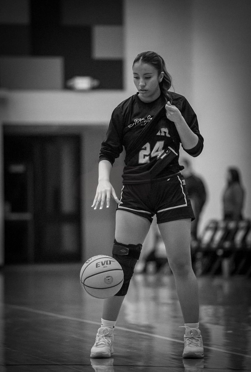 bigtimehoops's tweet photo. Andrea Rios, a 5’9” Senior Combo guard from Hanks HS is returning to the Showcase. On the season, Andrea averaged 6.8 ppg and 4.8 rpg for the Knights. Welcome back, Andrea! #RSgold 📸: @Coach_Enzo_ https://t.co/bA0SRPNRki
