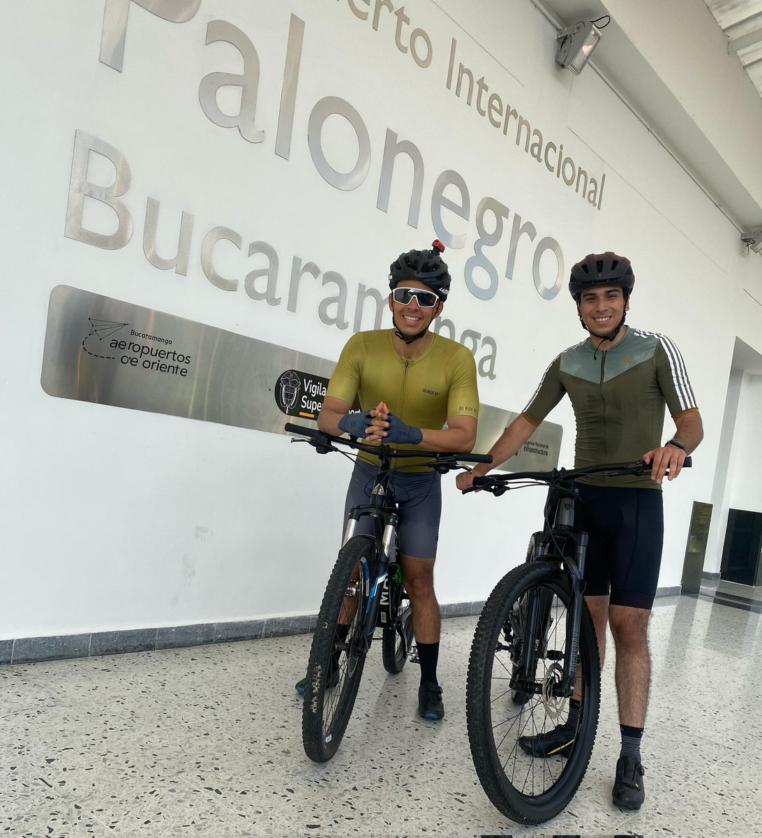 Danielozanortiz's tweet photo. Rodando 🚲 con amigos.
.
.
.
.
.
#deporte #bielas #mtb #santander #colombia https://t.co/M7q0x8Cn9q