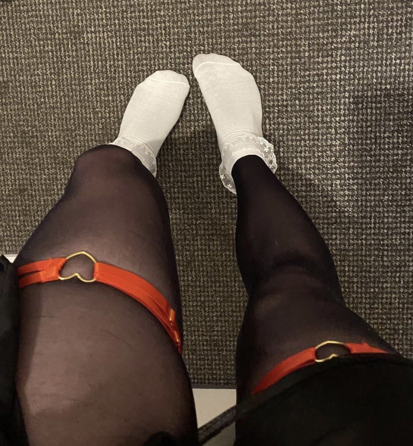 lizaaa6464's tweet photo. How was your valentines?? 

#pantyhose #tights #ValentinesDay #legs #socks #nylons #sexy https://t.co/jVpZ7S3zdn