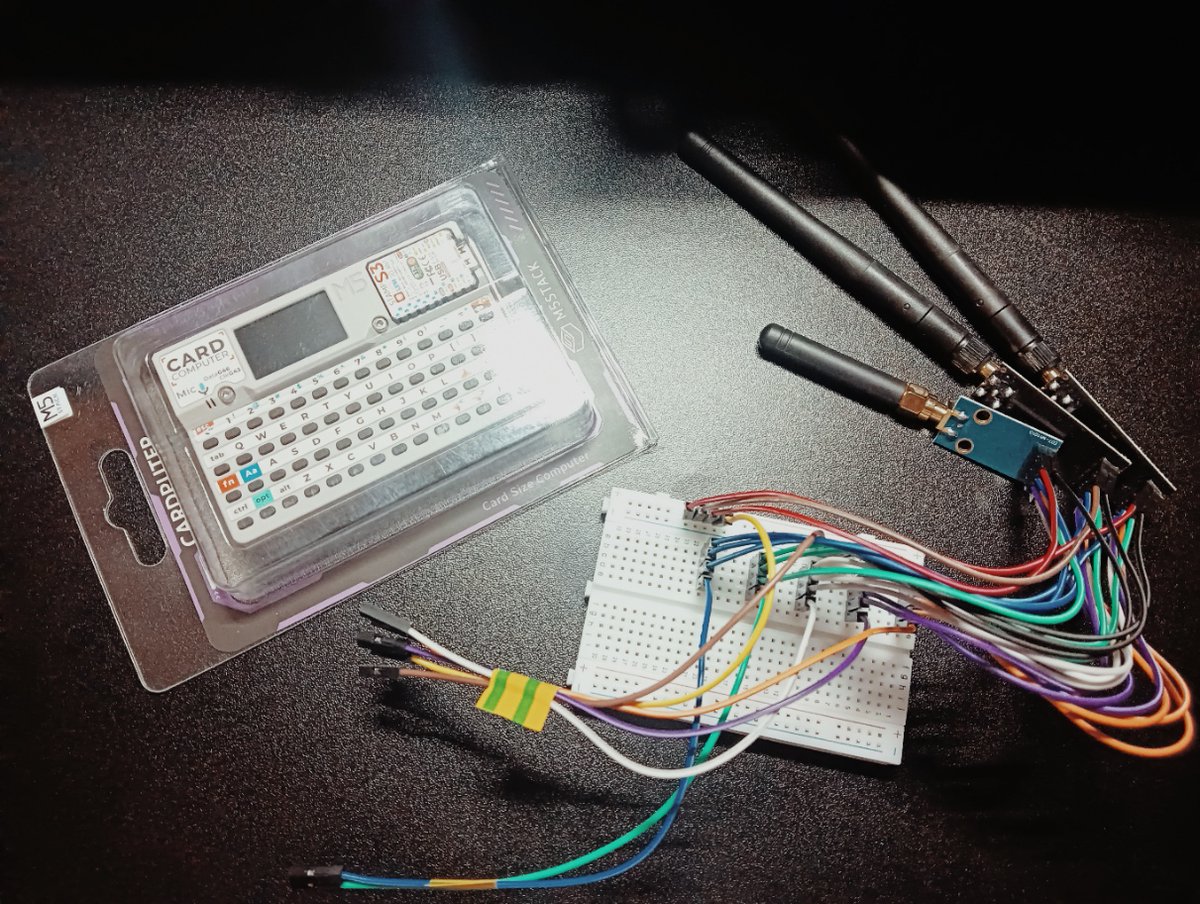 Empezamos aventura con #M5Cardputer, un par de #NRF24L y el querido #CC1101 yep! 🧐
