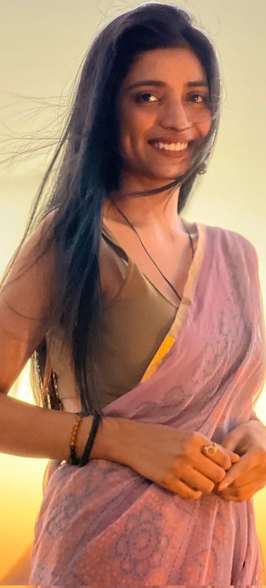 Lovely_Queens1's tweet photo. #ManyaSingh https://t.co/Zlff65RRkd