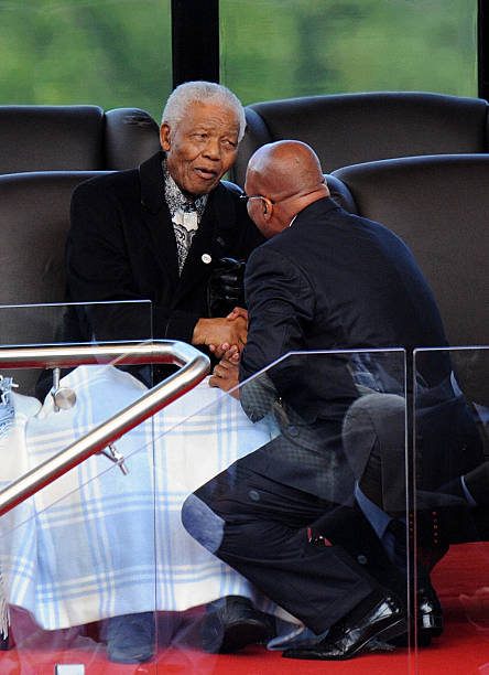 lunietoolz's tweet image. The undeniable reality is that among all the comrades who returned from exile, Jacob Zuma stands out as the only one who was not rewarded with shares in multi-million-rand companies, lucrative board positions, or directorships in prominent foundations. Unlike his fellow comrades,…