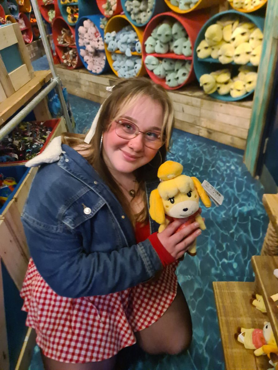 Sea life animal crossing is amazing !! Didn't get to see isabelle but got a pic with the main man. So much fun and got to pet a starfish.
