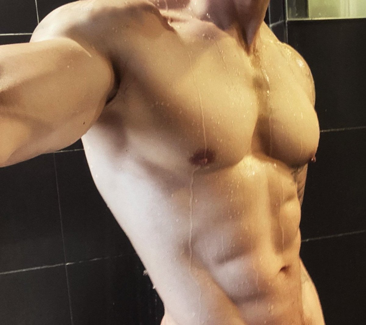 Me ofrezco como voluntario para que practiquen masajes conmigo. 

#SeductiveSundayᅠᅠᅠ