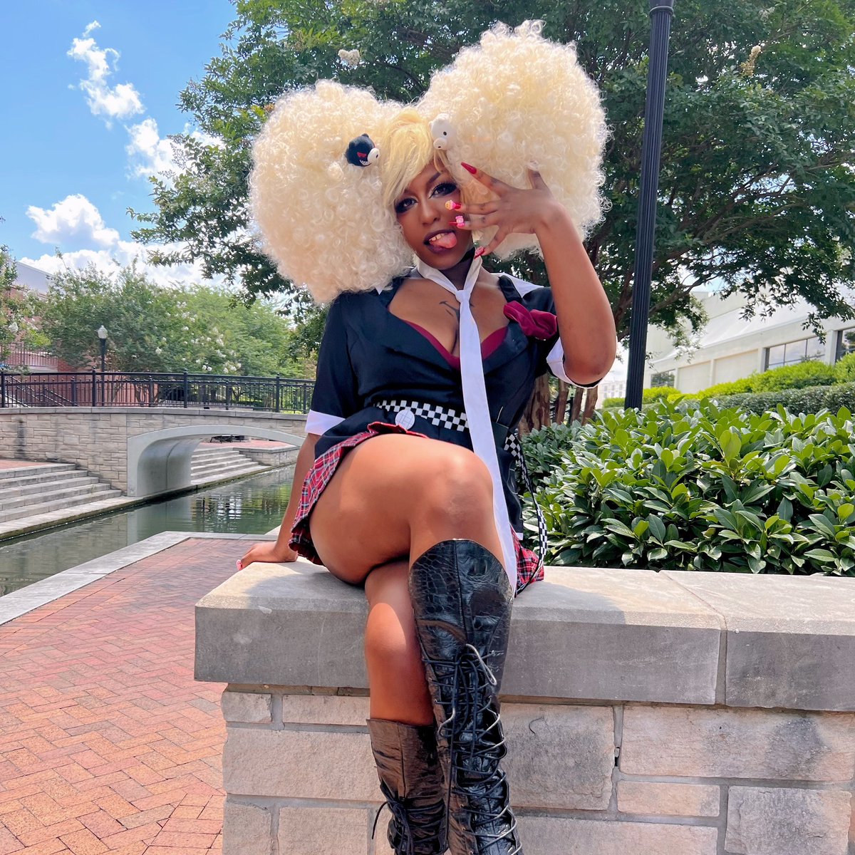 freetrip2venus's tweet image. Hehe, may I add? 👑❤️