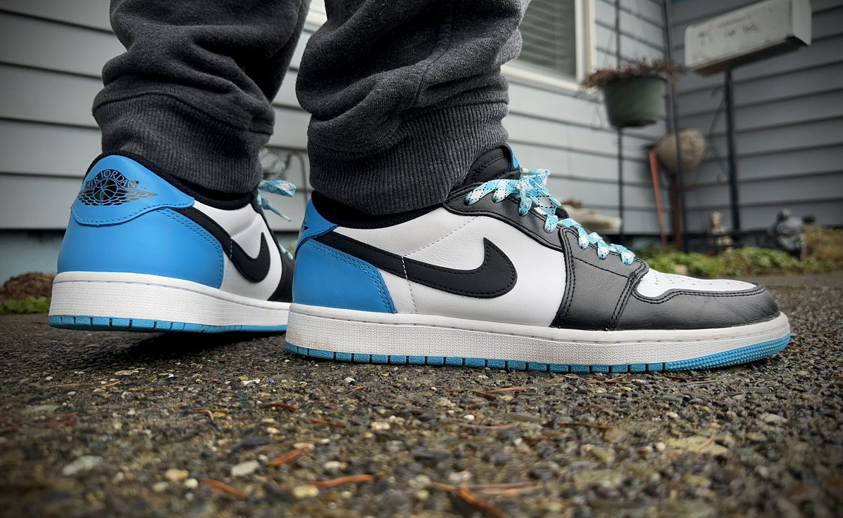 DJKingJam's tweet photo. #KOTD 🌊🥶

@MrUnloved1s X @ShoeLaceSupply this lace swap was a must  💎💯

@Jumpman23 @Nike  #AJ1 #YourSneakersAreDope #OGLows https://t.co/VHMxdwmDpM