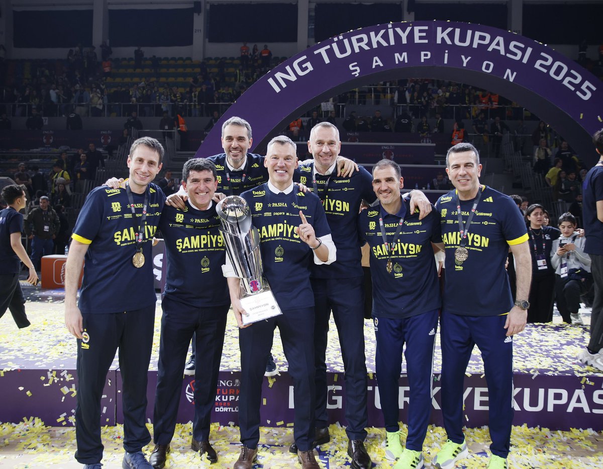 Şampiyon Staff! 🏆💛💙

#YellowLegacy