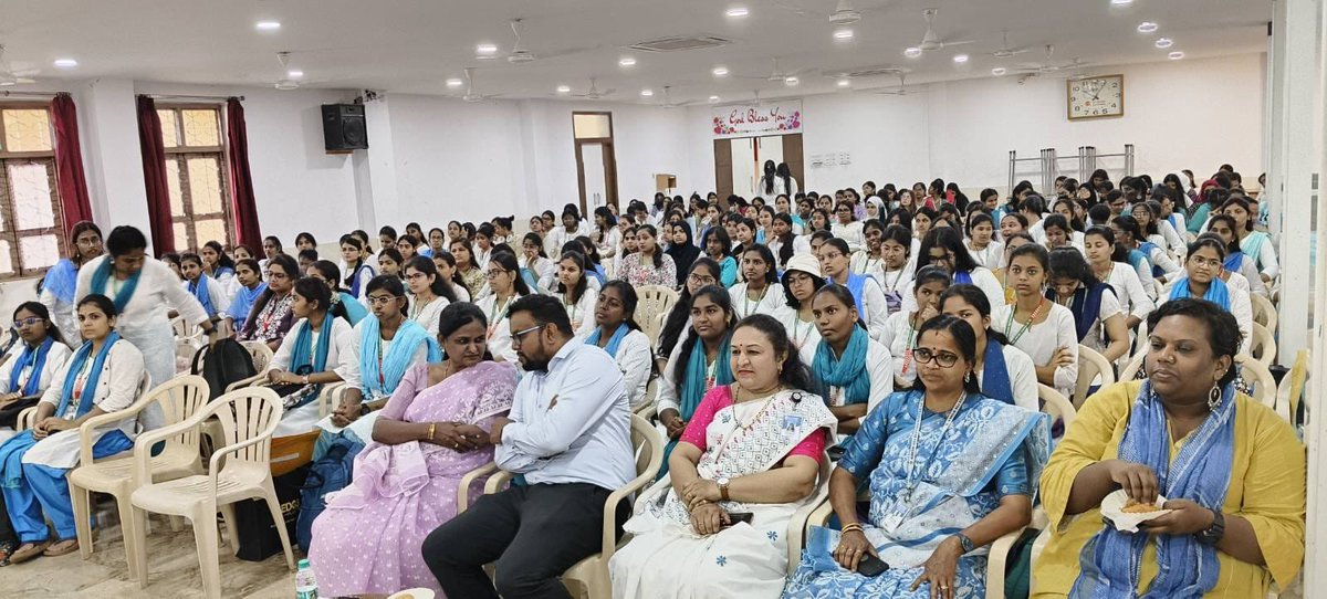 Youngistaan Foundation (@youngistaanfdn) on Twitter photo At <a href="/stfrancishyd/">St. Francis College</a> experts including <a href="/MaheshBhagwat95/">Mahesh Bhagwat IPS</a> , Dr. Uma Joseph & <a href="/arunyellamaty/">Arun Dan Yellamaty</a> , along with survivors, united to fight #HumanTrafficking & #BondedLabour. Students pledged to act, report, & support victims.
#EndHumanTrafficking At <a href="/stfrancishyd/">St. Francis College</a> experts including <a href="/MaheshBhagwat95/">Mahesh Bhagwat IPS</a> , Dr. Uma Joseph & <a href="/arunyellamaty/">Arun Dan Yellamaty</a> , along with survivors, united to fight #HumanTrafficking & #BondedLabour. Students pledged to act, report, & support victims.
#EndHumanTrafficking