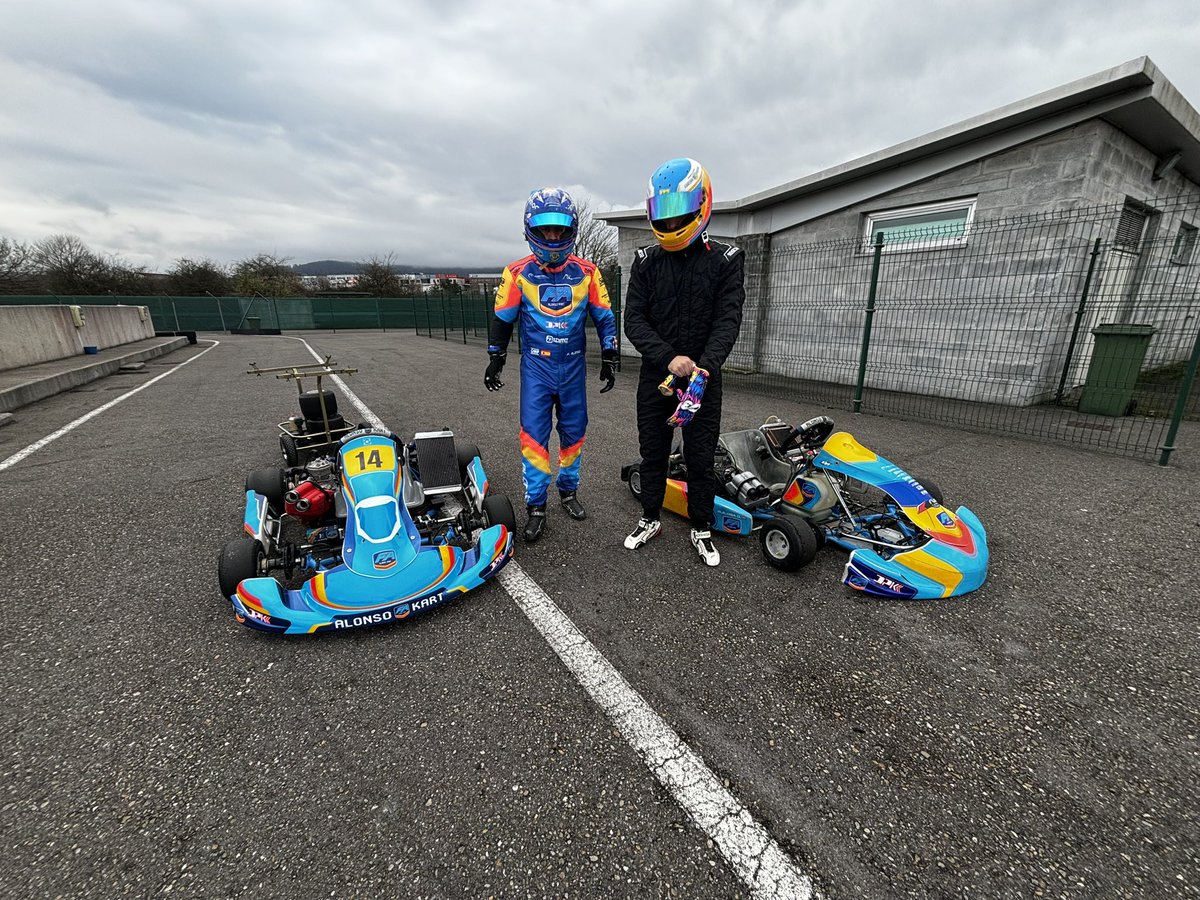alo_oficial's tweet image. Domingo completo. Más de 70 vueltas en el @MuseoCircuitoFA con y sin lluvia 🌤️🌧️ . Probando cosas nuevas del FAkart junto a @dpkracing1 y @DiegoRuiloba . Súper día 💪.
